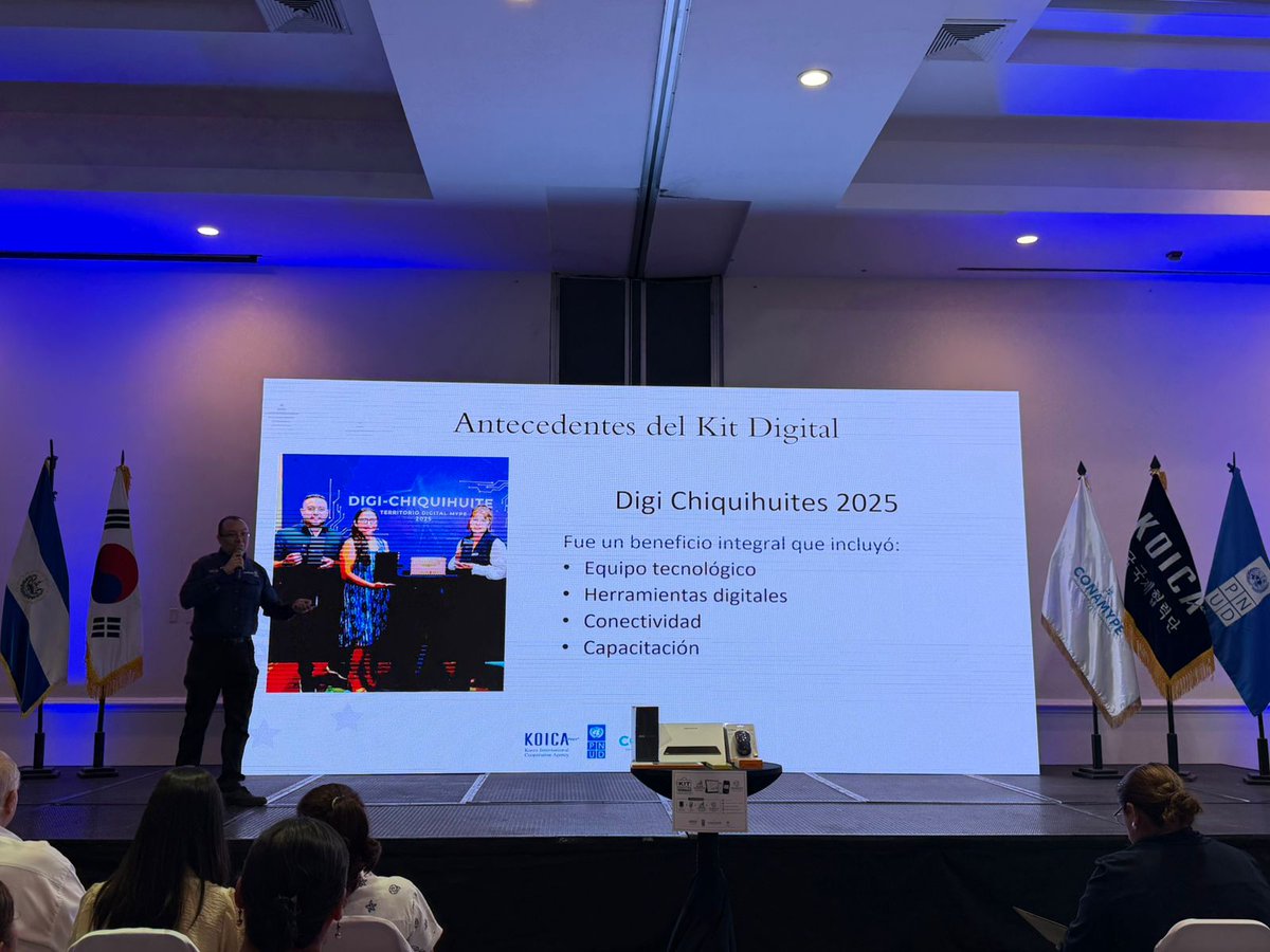 PNUDSV's tweet photo. Cuando una #MYPE fortalece su negocio, también fortalece el bienestar de su familia y dinamiza la economía de su comunidad. Desde el #PNUDSV impulsamos una transformación digital que pone a las personas en el centro y crea oportunidades para un desarrollo más inclusivo. https://t.co/grR4sLuEGA