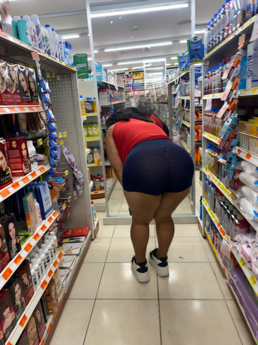 Ailin_Manu's tweet photo. Igual en la farmacia se ven descuentos muy ricos, pasamos a checar eso🔥🥵 https://t.co/4wd1uC5QCh