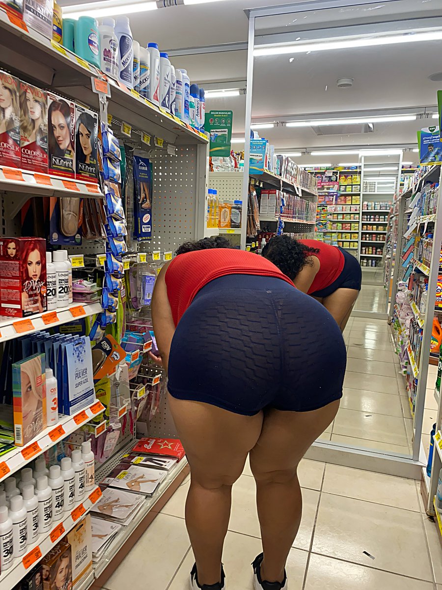 Ailin_Manu's tweet photo. Igual en la farmacia se ven descuentos muy ricos, pasamos a checar eso🔥🥵 https://t.co/4wd1uC5QCh