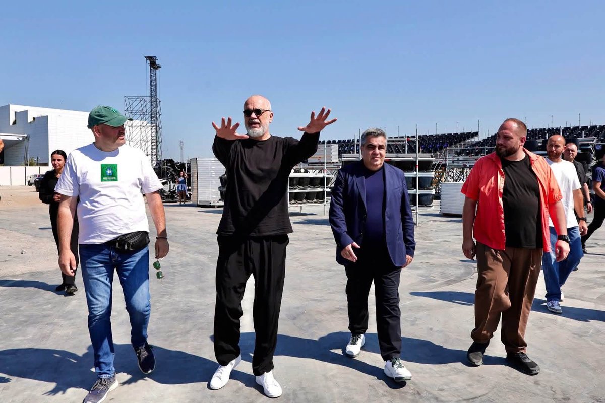 BGonxhja's tweet photo. 🤝Me Kryeministrin e Shqipërisë së Re Edi Rama NË STADIUMIN E KONCERTIT TË MADH TË KANYE WEST (YE) që po bëhet gati për të mikpritur NË KRYEQYTETIN E EUROPËS SË BALLKANIT, të shtunën, 11 KORRIK, spektatorë nga 80 SHTETE ❤️😍🫶🌏⭐️🦅🇦🇱🇺🇸 https://t.co/JnEM0kv0Rd
