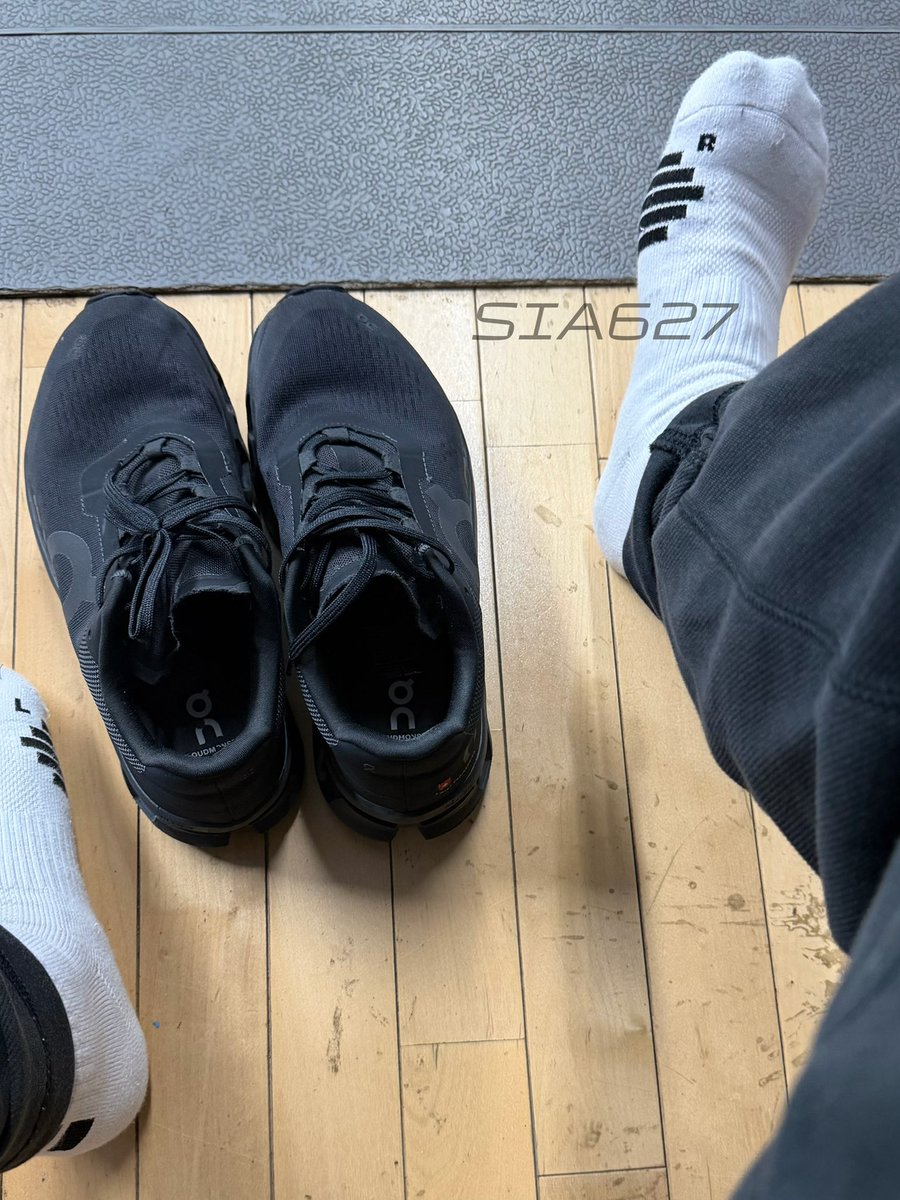SIA627's tweet photo. 铁打的黑白 https://t.co/U2VMkhoZmp
