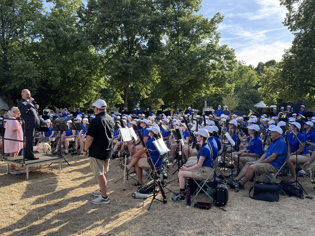laurent_sceaux's tweet photo. Accueillir à #Sceaux les jeunes musiciens des Oregon Ambassadors of Music, c’est bien plus qu’offrir un concert : c’est faire vivre une rencontre entre les cultures, les générations et les peuples. @Ville_de_Sceaux une ville de culture, ouverte sur le monde 🎶🌍 https://t.co/5rJr3iW0jw