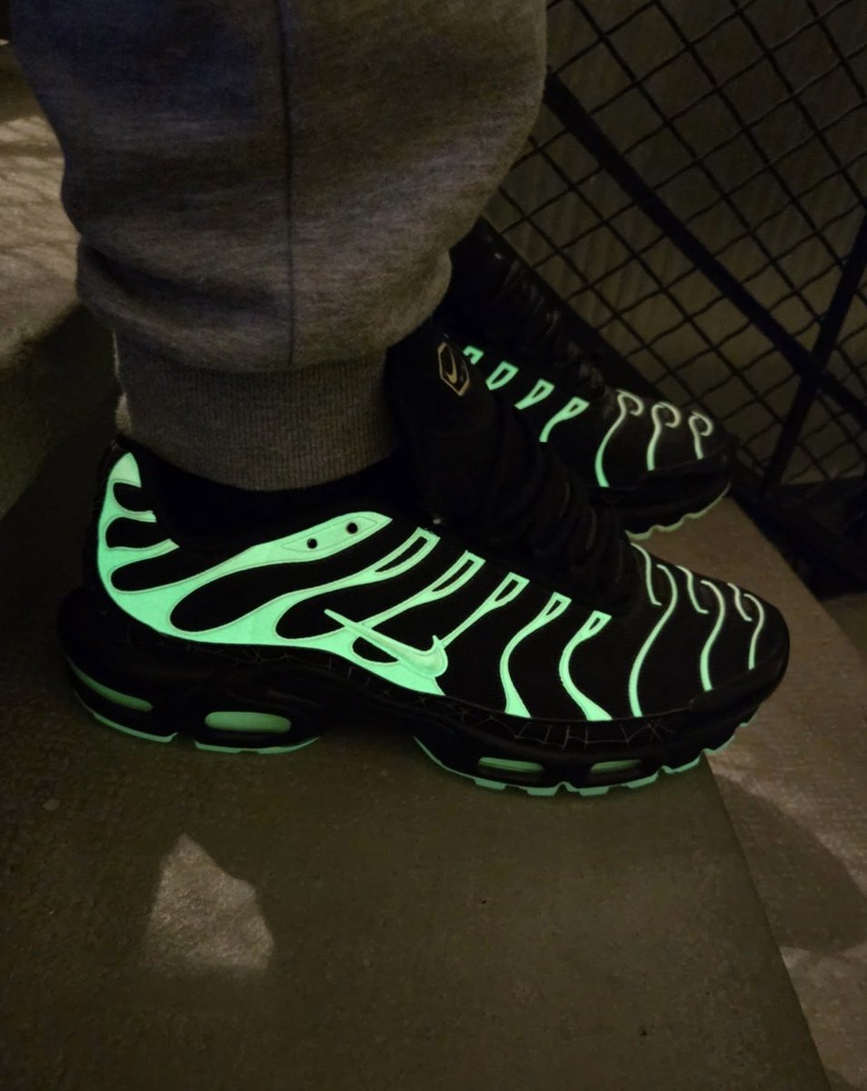 insanesneaker's tweet photo. Nike Air Max Plus ‘Spider Web’ Returns in Holiday 2026 🕸️🕷️ https://t.co/vkbVRa50EB