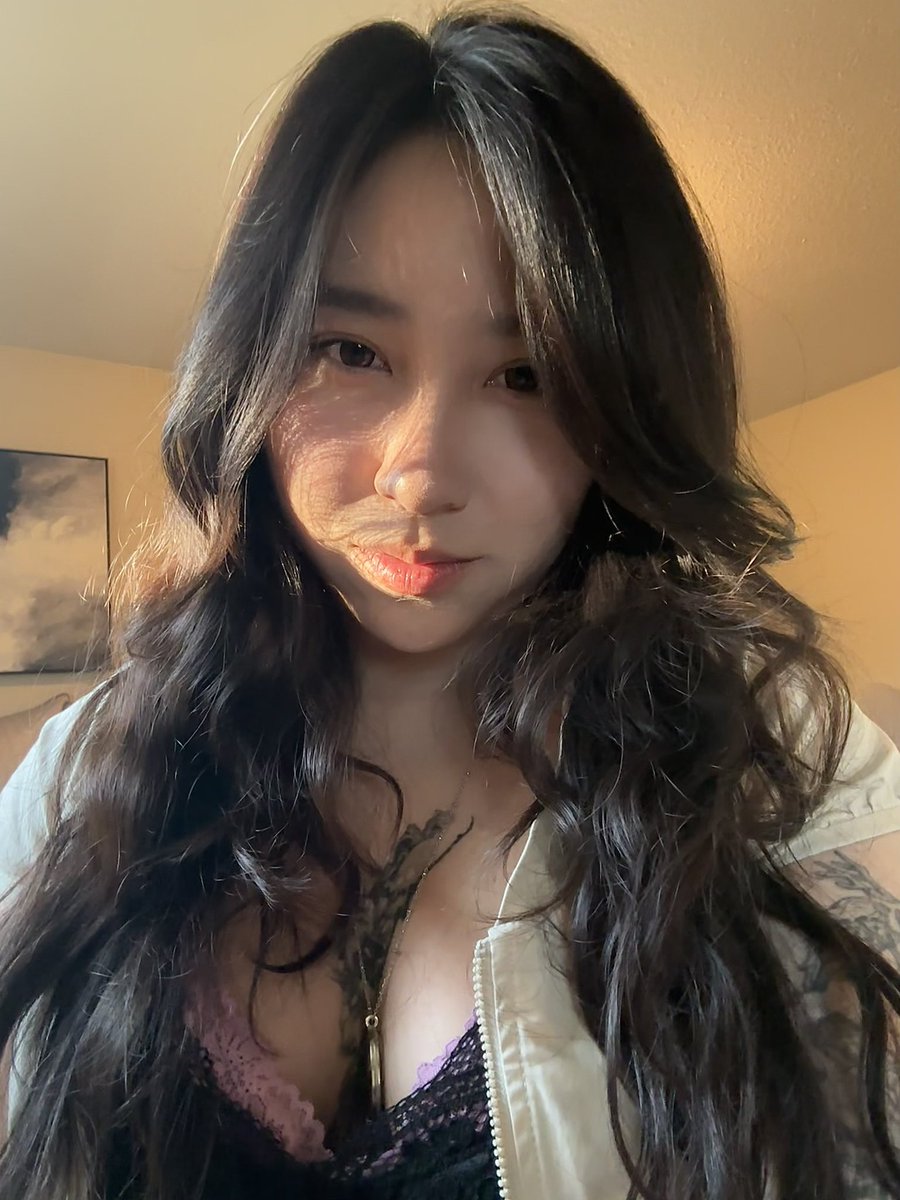 Hyeyunie's tweet photo. I felt pretty :) https://t.co/IESth4kZgk
