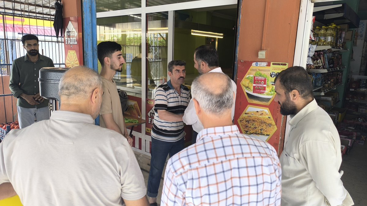 HudaPar_Tarsus's tweet photo. İlçe Başkanımız Hikmet Tanış ve beraberindeki heyetimiz, bugün ilçemizde hasta ziyaretlerinde bulundular.

Şifa bekleyen hastalarımızı evlerinde ziyaret ederek geçmiş olsun dileklerini ilettiler ve dualarını aldılar. Rabbim şifa bekleyen tüm hastalarımıza acil şifalar versin. 🤲 https://t.co/YmOOCZC6Lk