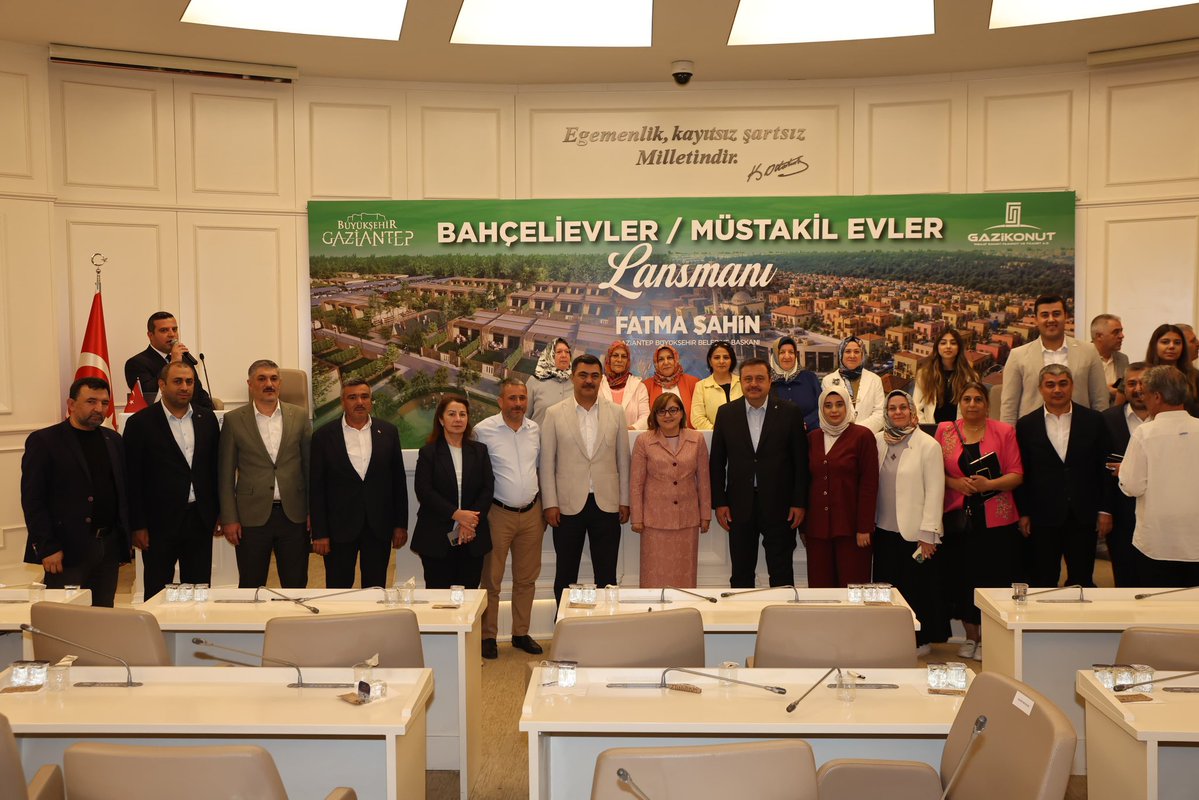 avdilanensari's tweet photo. Şehrimizin geleceğine değer katacak Bahçelievler/Müstakil Evler Projesi Lansmanı programına katılım sağladık. 

Şehrimize değer katan her yatırımın hayırlı olmasını diliyor, Gaziantep’imize kazandırılan bu önemli proje için emeği geçen herkese teşekkür ediyoruz

@tugbaisikercan https://t.co/YjujWA8zef