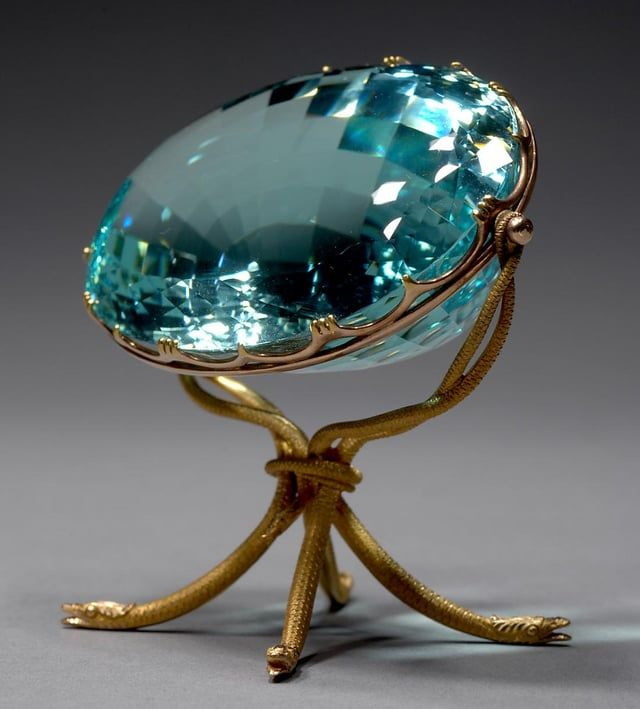 HerodotusWave's tweet photo. 492-carat aquamarine gemstone is mounted on a gold pedestal shaped like snakes and crafted in Vienna, Austria, around 1800. https://t.co/qwfCW7eP2A