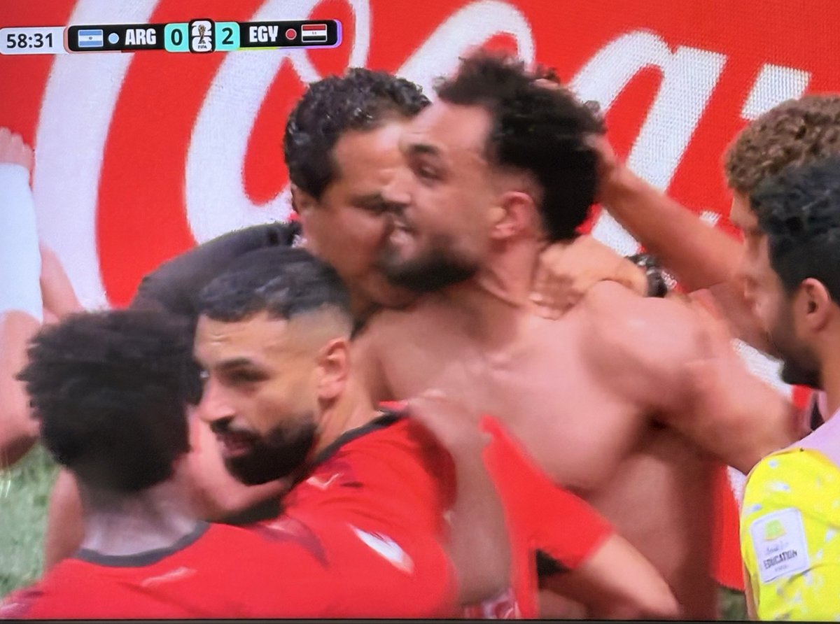 Manou_Lb's tweet photo. C’est même pas mon pays j’ai crié comme si c’était la France qui avait marqué mdr 😭🥳🤩🤩🤩 #EGYARG https://t.co/QffryDPUGe