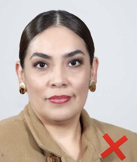 Caro__Fdz's tweet photo. 🔴 #IMPORTANTE

Mañana se oficializan los cambios en el @CongresoPue:

👉🏼 Se va Jesús Juárez Lezama tras 18 años de servicio en el Legislativo, donde empezó como analista, siguió de asesor y terminó como director de Asuntos Jurídicos. 

Su pecado: asumir funciones de más y su incapacidad para lidiar con el grupo de minúsculos legisladores comandado por Andrés Villegas (@A_Villegas_Men).

👉🏼 En su lugar llega Jesús Ignacio Becerra Vértiz. Tipo listo, afable y de bajo perfil; lo mandan de la Consejería Jurídica del @Gob_Puebla para lidiar con ese grupúsculo de diputados y diputadas que ni pinchan, ni cachan, ni dejan batear.

Para su buena suerte, en breve muchos de esos legisladores pedirán licencia para buscar otra beca en puestos de elección popular, por lo que la grilla barata y la carga de trabajo en el Legislativo se reducirán.

👉🏼Se va Lucero Rosales Zacamo de la dirección general de Servicios Legislativos

👉🏼En su lugar, llega Paola Mayte Gorzo Lozada, funcionaria que hasta hace poco cobraba como directora del Registro Civil del Estado (@RCivilPuebla), donde dejó una estela de escándalos por nepotismo y por encubrir a violentadores.

Es hija de José Pablo Roberto Gorzo Ortega, uno de los operadores electorales más veteranos y leales del gobernador.

👉🏼 Se acerca la inminente salida del secretario general, Julio Leopoldo de Lara Varela. Este personaje solo llegó a calentar la silla, a vivir plácidamente del erario y a engordar el bolsillo con sus negocios personales.

👉🏼 Los cambios prometen sacudir el polvo y la mala vibra del recinto Legislativo, pero que nadie se confunda: 

Los hilos y el control absoluto siguen -y seguirán- en manos del mandamás poblano, por más que cierto diputado de apellido Villegas ande queriendo pararse el cuello y hacer creer que él es quien mueve la cuna.

La columna 👉🏼  https://t.co/SHA5OIKCvU