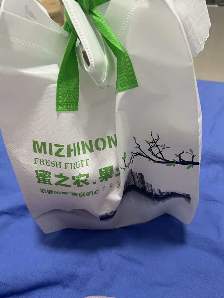 Maplecloud642's tweet photo. Submitted my college application at July 5

Also got fired from the factory

Rented an e-bike yesterday, started food delivery today

14 orders in 4 hours, earned ¥52

One girl entered the wrong address and told me to keep the watermelon and electrolyte drink. 🍉😂 https://t.co/EdcmGBPrKv