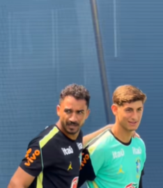 liberta___depre's tweet photo. Avião da seleção brasileira volta ao Rio de Janeiro com apenas dois atletas. Danilo e Leo Nanetti, ambos do Flamengo.

Além dos dois, o avião teve alguns membros da diretoria, da comissão técnica e funcionários como massagistas, roupeiro e médicos que fazem parte da delegação. A CBF liberou todos os atletas para que eles voltassem como quisessem logo depois da derrota por 2 a 1 para a Noruega.

Via: @UOLEsporte / @PVC / @danilolavieri / @pedrolopesg 

📷Divulgação