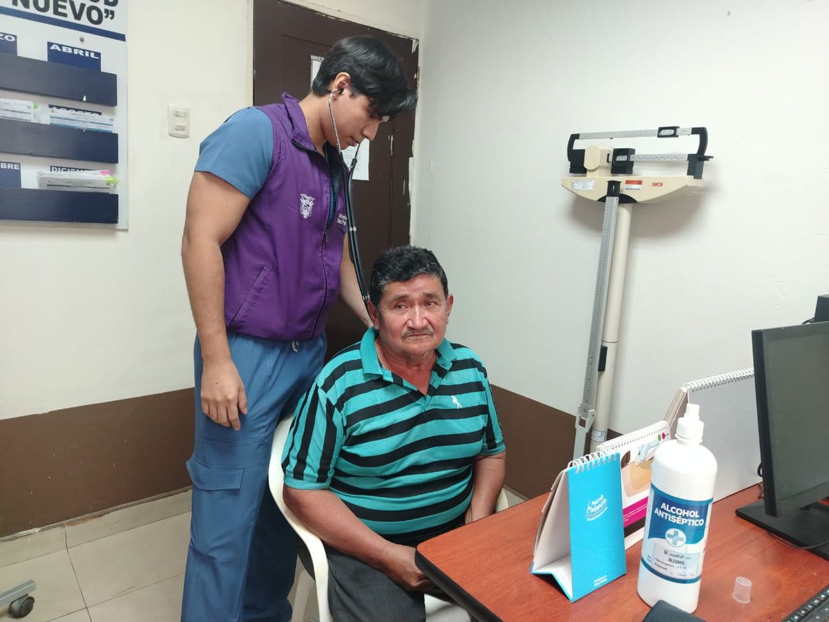 DPS_LosRios's tweet photo. #Babahoyo | Nuestro director provincial, Alfredo Medina, constata la dotación de medicamentos e insumos esenciales para el Centro de @Salud_Ec Pueblo Nuevo. Además, verifica que los usuarios reciban atención segura, digna y de alta calidad, acorde a las normativas sanitarias. https://t.co/Crjx8wkS9h