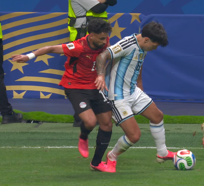DoentesPFutebol's tweet photo. ANULARAM O GOL DO EGITO POR ESSE PISÃO NA DISPUTA DE BOLA

KKKKKKKKKKKKKKKKKKKKK

Inacreditável https://t.co/stBSyV9WMG