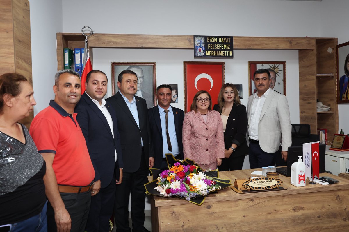 mikramarslan's tweet photo. 📍 Yukarıbayır Mahallesi

İl Başkanımız Sayın Fatih Muhaddis Fedaioğlu, Gaziantep Büyükşehir Belediye Başkanımız Sayın Fatma Şahin ve Şahinbey İlçe Başkanımız Sayın Mehmet Tiryaki’nin katılımlarıyla Yukarıbayır Mahallesi Muhtarlık Binası Açılış Programı’nı gerçekleştirdik.

Mahallemize kazandırılan bu kıymetli hizmetin hayırlı olmasını temenni ediyor, emeği geçen başta Gaziantep Büyükşehir Belediye Başkanımız Sayın Fatma Şahin olmak üzere katkı sunan herkese teşekkür ediyoruz.

Milletimize hizmet yolunda durmadan, yorulmadan çalışmaya devam edeceğiz. 🇹🇷

@abdulhamitgul 
@fmfedaioglu 
@FatmaSahin 
@avmehmettiryaki 
@akgencsahinbey