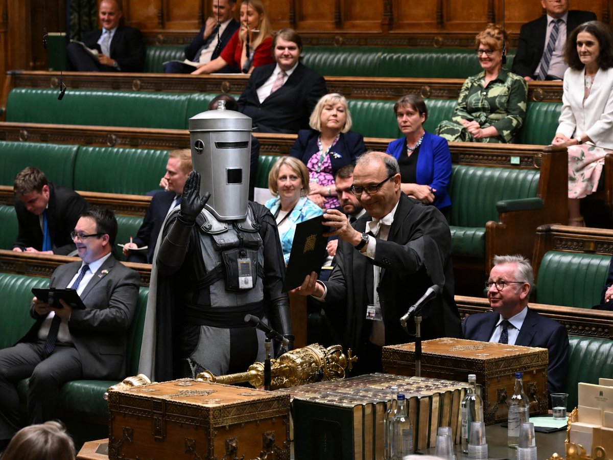 arthistorynews's tweet photo. If the people of Clacton really want to send a message to 'the establishment', the choice is clear. https://t.co/CbMxqd2GK6