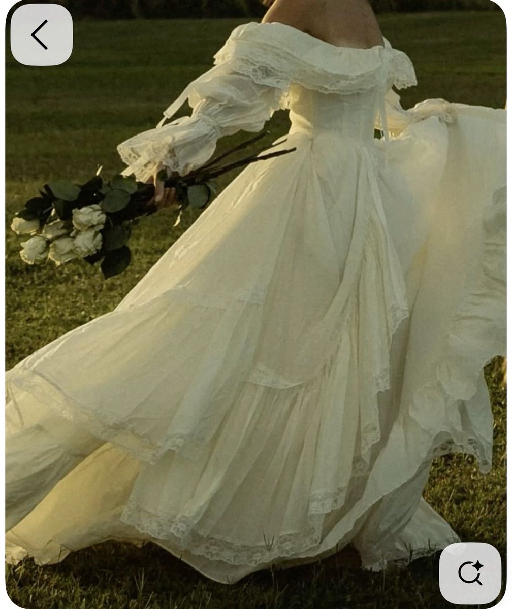 selciaq's tweet photo. What are your guys’ final dress predictions these are mine https://t.co/Xu99SIBqDx