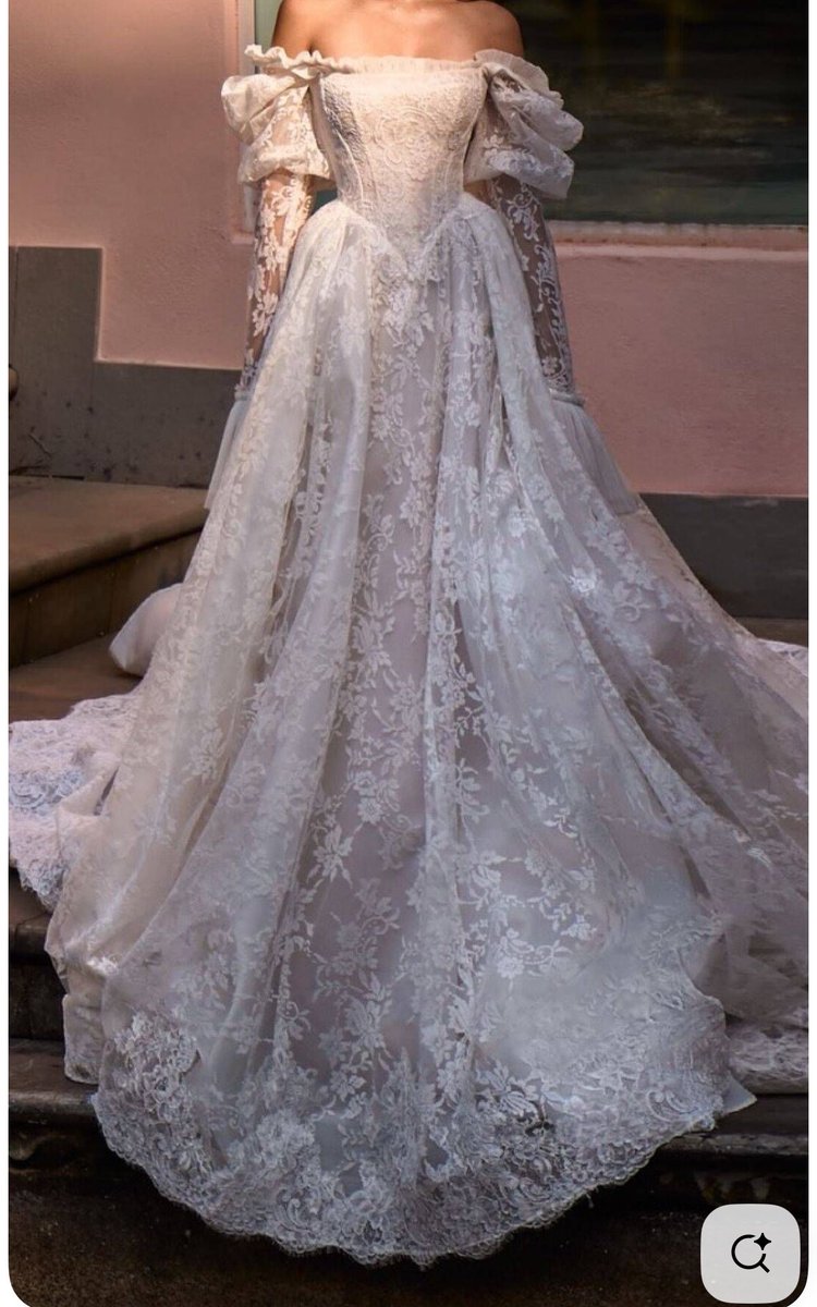 selciaq's tweet photo. What are your guys’ final dress predictions these are mine https://t.co/Xu99SIBqDx
