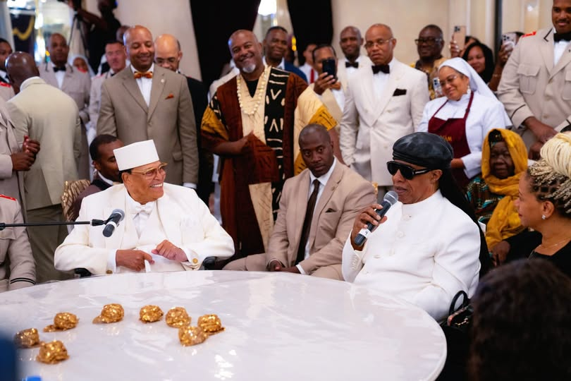malcolmshabazz6's tweet photo. What I love about Stevie Wonder is

He's much more than a music artist and enterianer

Stevie has been fighting for black people and protesting for Blacks since the 1960's

Stevie has openly stood in support of Minister Farrakhan since the 1970's

This picture was taken last week https://t.co/35UwOOCGmd