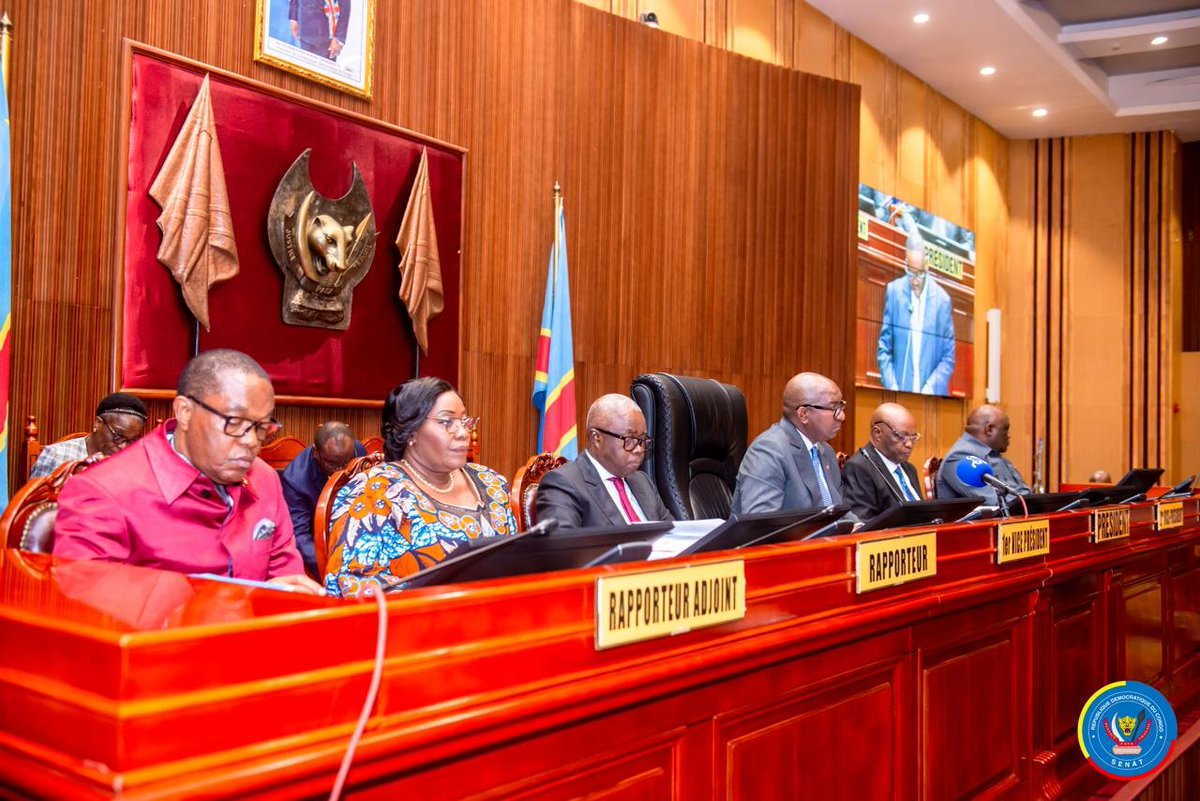acprdcongo's tweet photo. #RDC : la politique budgétaire préconisée à travers le projet de loi des finances rectificatives de l’exercice 2026, consiste à relever progressivement la pression fiscale pour la porter à 17% à l’horizon 2035, en vue de rapprocher la République démocratique du Congo du groupe des pays à revenu intermédiaire et de lui donner les moyens nécessaires pour financer les charges liées notamment à la sécurisation du pays, à la construction des infrastructures ainsi qu’à l’amélioration des conditions sociales de la population, a indiqué mardi le vice-Premier ministre en charge du Budget, Adolphe Muzito, dans l’exposé des motifs dudit projet de loi, devant l’assemblée plénière du Sénat.

"Les principales politiques financées en dépenses dans ce projet de loi portent sur les charges liées à la défense, à la sécurité ainsi qu’aux infrastructures particulièrement les aéroports, les routes et les chemins de fer", a-t-il souligné en substance.

Découvrez d'autres informations sur notre site web : https://t.co/tGEWJ2Bgzn