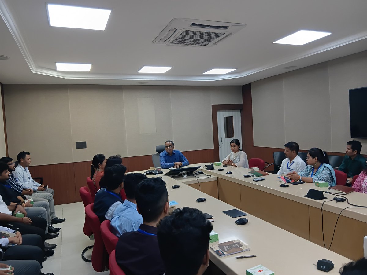aasc1960's tweet photo. Today the ACS OTs, as a part for their Foundation Course made a courtesy call on to Shri Anurag Goel, IAS, Additional Chief Secretary Election
Dept &amp; Chief Electoral Officer, Assam in his office. AASC is truly grateful to you for your time, Sir. https://t.co/I0pi08tU9K