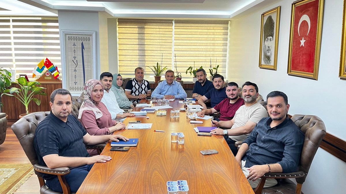 ImdatKamac's tweet photo. Haftalık İlçe Yürütme ve Yönetim Kurulu toplantımızı, İl Koordinatörümüz Av. Ahmet Keserci’nin katılımıyla gerçekleştirdik.

Milletimize hizmet yolunda aynı inanç ve heyecanla yolumuza devam ediyoruz.

@abdullahozdemir 
@avadursun 
@ahmet_keserci https://t.co/WSgp1LbUkc