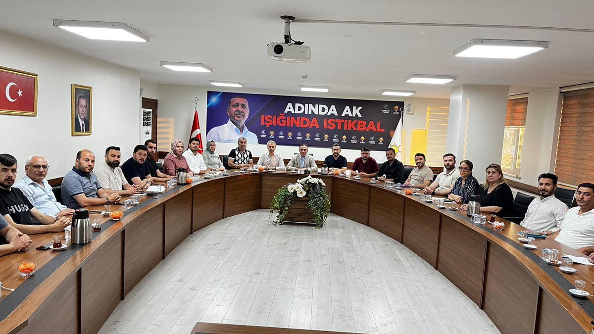 ImdatKamac's tweet photo. Haftalık İlçe Yürütme ve Yönetim Kurulu toplantımızı, İl Koordinatörümüz Av. Ahmet Keserci’nin katılımıyla gerçekleştirdik.

Milletimize hizmet yolunda aynı inanç ve heyecanla yolumuza devam ediyoruz.

@abdullahozdemir 
@avadursun 
@ahmet_keserci https://t.co/WSgp1LbUkc