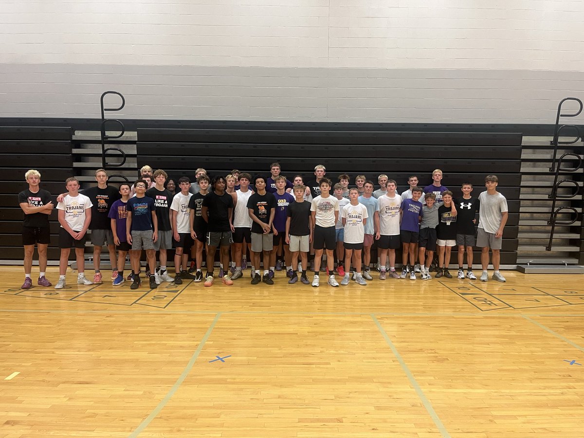TBHS_Boys_Hoops's tweet photo. Final open gym in the books! Huge shoutout to the guys for consistently showing up and putting in the work this entire summer. We capped it off with our Annual 4v4 Krispy Kreme Klassic! Big congrats to Team Askey on a great comeback win in bracket play to take home the 🍩! https://t.co/DdQ3kVt1Ng