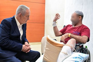 VividProwess's tweet photo. Benjamin Netanyahu visited wounded IDF soldiers today.

"I met fighters who were wounded physically, but their spirit is steadfast, their faith is strong, and their love for the State of Israel fills the heart.

On behalf of all the people of Israel, I salute them." https://t.co/RkeUHAJhv9