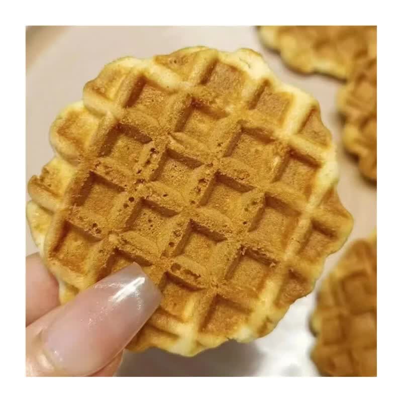 AnBiehl's tweet photo. Just found the yummiest salted egg yolk crispy crackers—crunchy, savory, and impossible to stop munching! Sharing a pack with my snack buddy tonight https://t.co/nIvb9Ybf4V