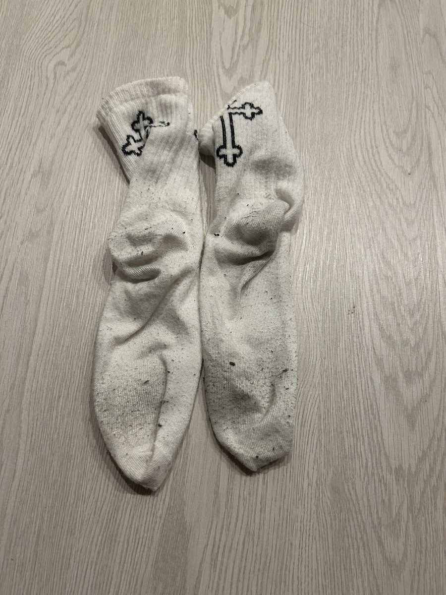 a_______928's tweet photo. こちらの靴下 2500 で販売します🥹💗💗
靴と一緒に買ってくれたら割引します💘

#靴売ります #タイツ売ります #靴下売ります #制服売ります #売り子　#体育館シューズ #上履き  #スニーカー売ります https://t.co/M6aHT2cUQ1