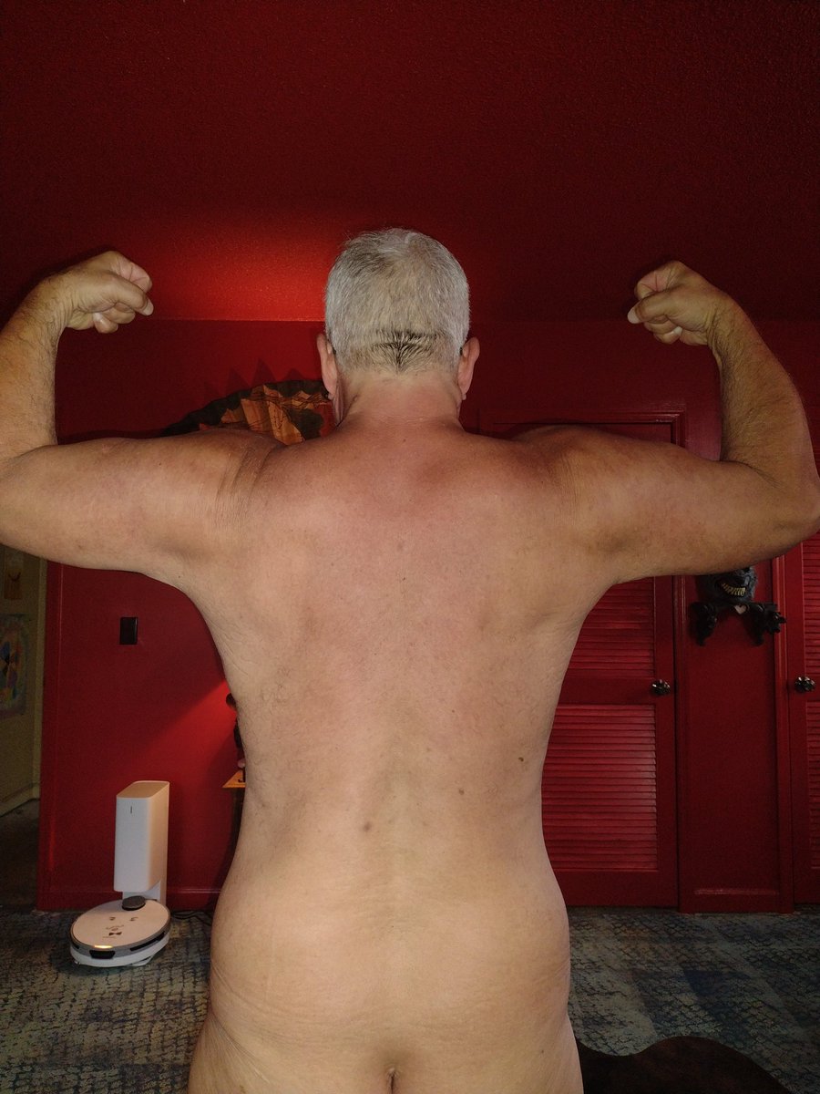 Funforfurbear's tweet photo. Been working out this summer. It's showing and I'm happy with the progress. https://t.co/f7JkukvuMd