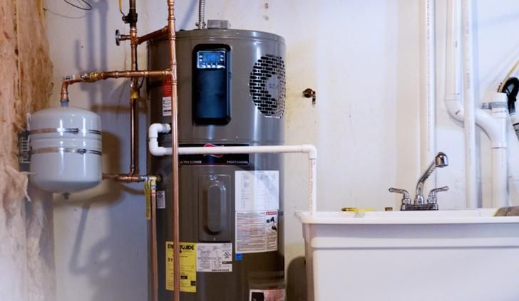 CAGreenbuilding's tweet photo. Heat Pump Water Heater Installation Training at Cedar Valley Plumbing, August 13, #Oxnard, #California https://t.co/gUX7ma3Wow #3CREN #hatpumpwaterheaters #waterheaters #waterheating #plumbing #heatpumps #building #construction #energyefficiency #electrification #greenbuilding https://t.co/t20tI6EI8W