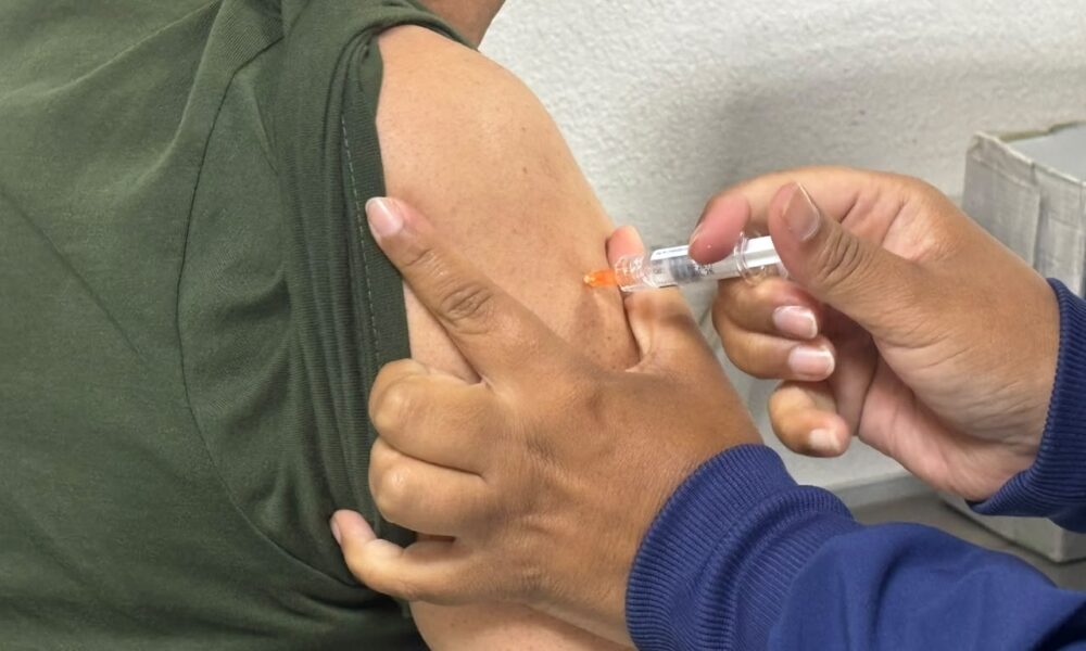 NotiSaS's tweet photo. Aplican cerca de 300 vacunas durante jornada de salud en plazas comerciales de Ciudad Juárez https://t.co/glCo24HYfL https://t.co/kQ83tqnxDf