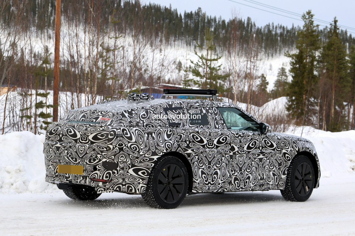cole_marzen's tweet photo. The next-generation Land Rover Range Rover Velar will reportedly make its world premiere within the next six months with the automaker’s scalable MLA platform, a more sedan-like body, no rear window, as well as hybrid and battery-electric variants, the latter featuring 800V tech. https://t.co/O9azpnpdtj