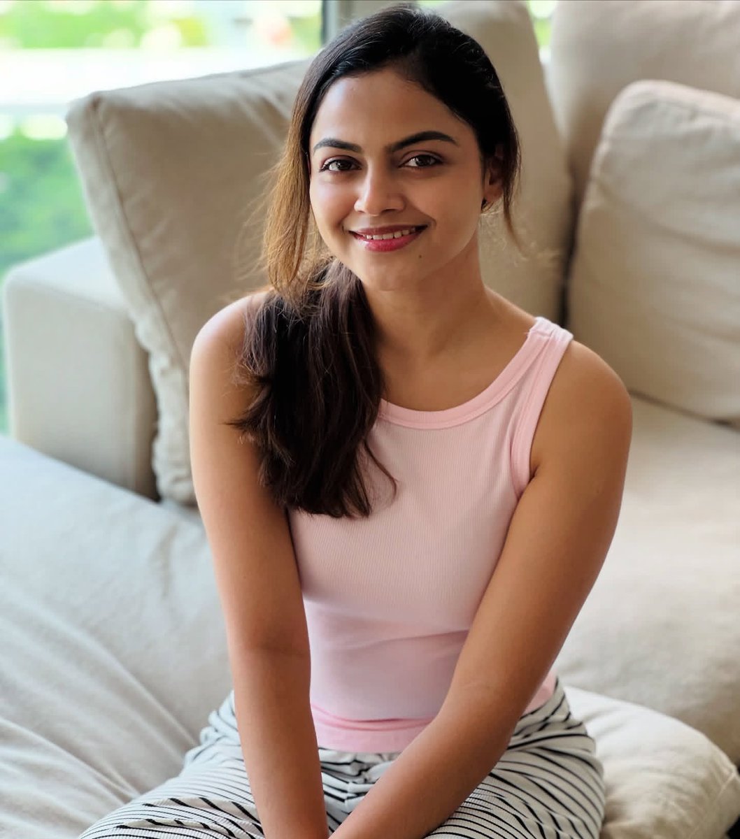 Swetha_twit's tweet photo. X le pesardhh elam bore adikirdhhh everyday same stuff.. I'll take a small break.. mood varrache again varen.. 

By
Maami 🙈🙈

Gunnniiiieeee porukkkiiisss 😘😘🙈🙈 https://t.co/vErOQsLHNt