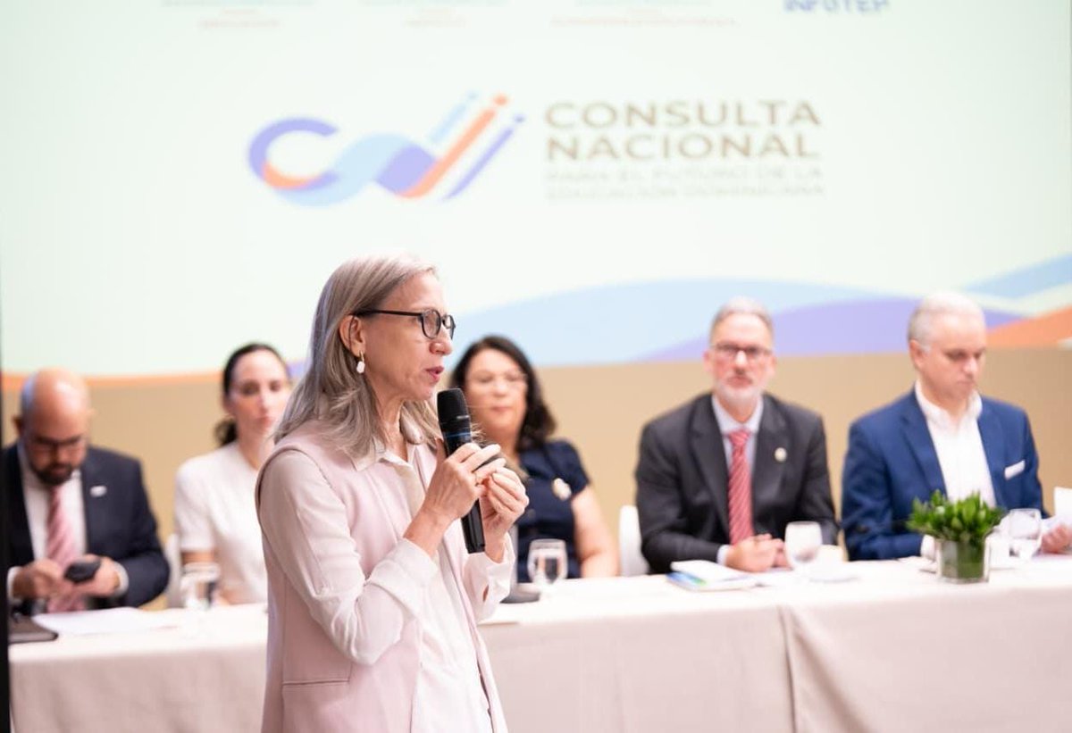 airdmedia's tweet photo. La colaboración entre el sector público-privada es clave para fortalecer la educación y formar el talento humano que requiere el país.

Participamos en el Foro Empresarial,  realizado en el marco de la Consulta Nacional para el Futuro de la Educación Dominicana, una iniciativa impulsada por la Comisión Ejecutiva para la Transformación Educativa, con el propósito de incorporar la visión del sector empresarial en la construcción de un nuevo modelo educativo para la República Dominicana.

El encuentro estuvo encabezado por Luis Miguel De Camps, ministro de Educación; Rafael Santos Badía, ministro de Educación Superior, Ciencia y Tecnología (MESCyT); y Maira Morla Pineda, directora general del INFOTEP, junto a diversos representantes del sector empresarial.

Durante este espacio de diálogo se compartieron ideas y propuestas para fortalecer la articulación entre el sistema educativo y el sector productivo, promoviendo una formación más alineada con los requerimientos del mercado laboral.

En la AIRD continuaremos respaldando iniciativas orientadas a la preparación de profesionales más competitivos, que contribuyan al fortalecimiento de la industria y al desarrollo económico y social.