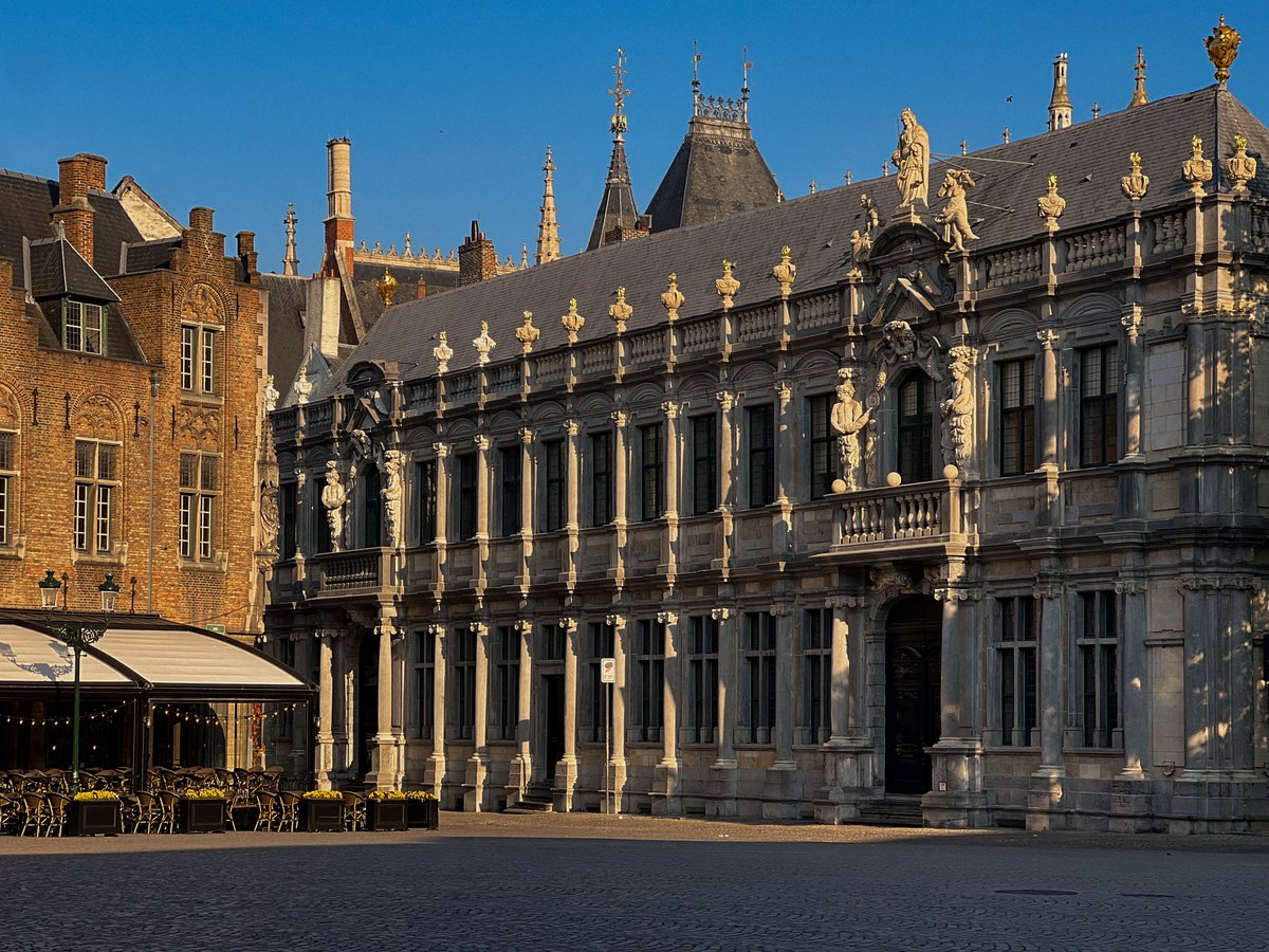seekingxplorer's tweet photo. A snap of a facade in Bruges https://t.co/boSM5nfkfs