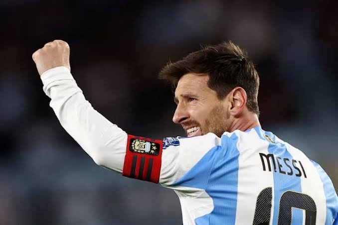 LollywoodBuzz's tweet photo. Every dog, Messi, screw you! You were pushing Muslims back, now give a foul.

#eygpt #argentina #messi #fifa https://t.co/uLBCpJSzmN