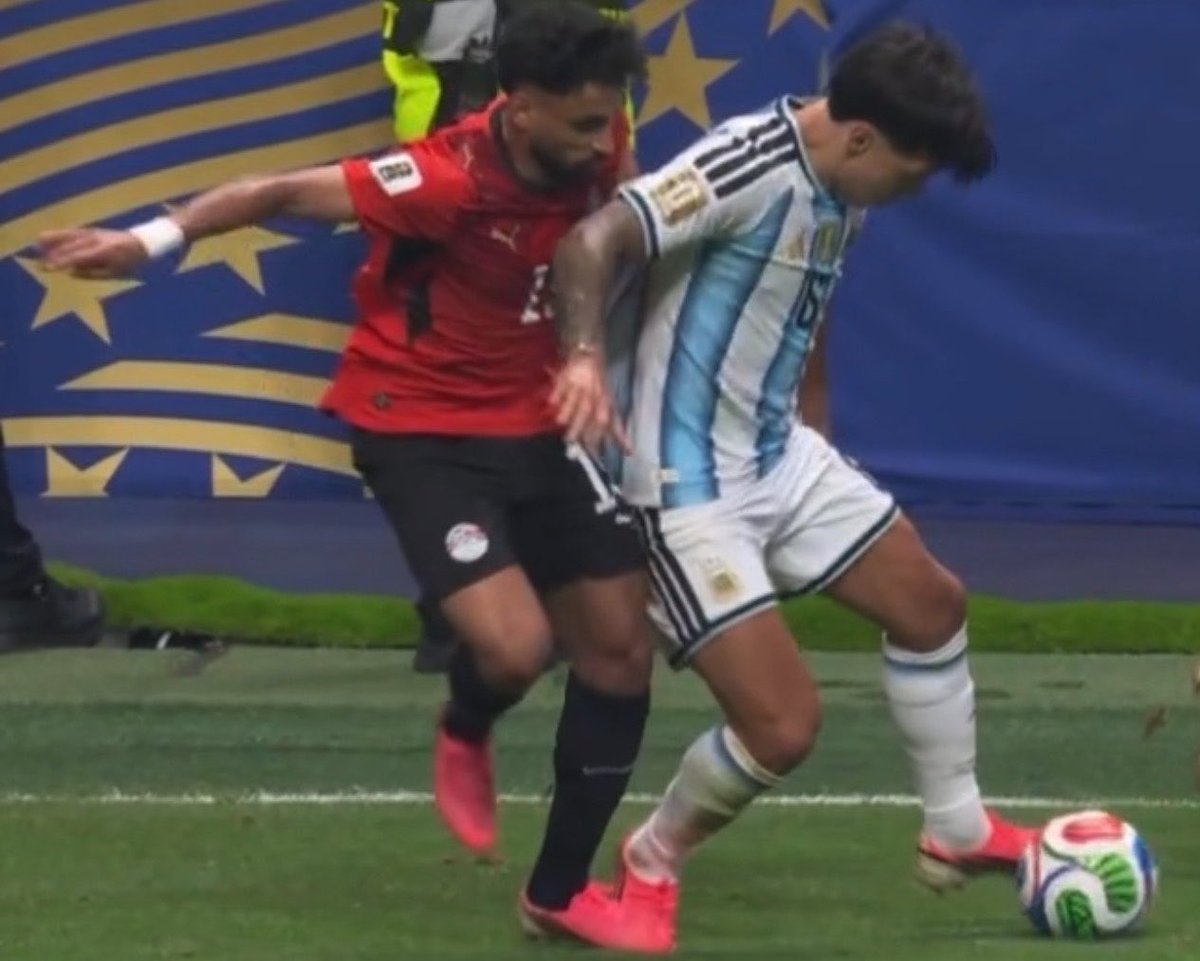 itolindoo's tweet photo. VAR chama e gol anulado / o VAR nem chama e segue o jogo https://t.co/txhWHTGoML