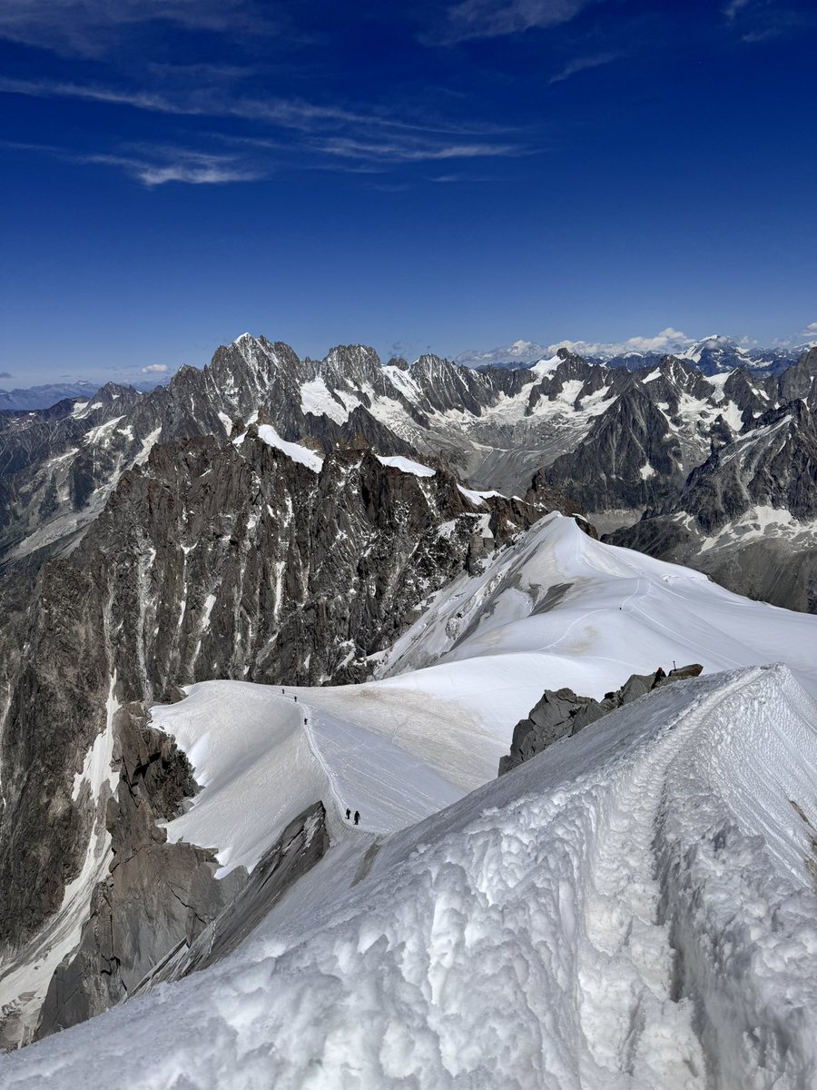 summithunterr's tweet photo. Today I walked in Aiguilles du midi.. snow on July 😱😱 https://t.co/hmg5TRqoGe