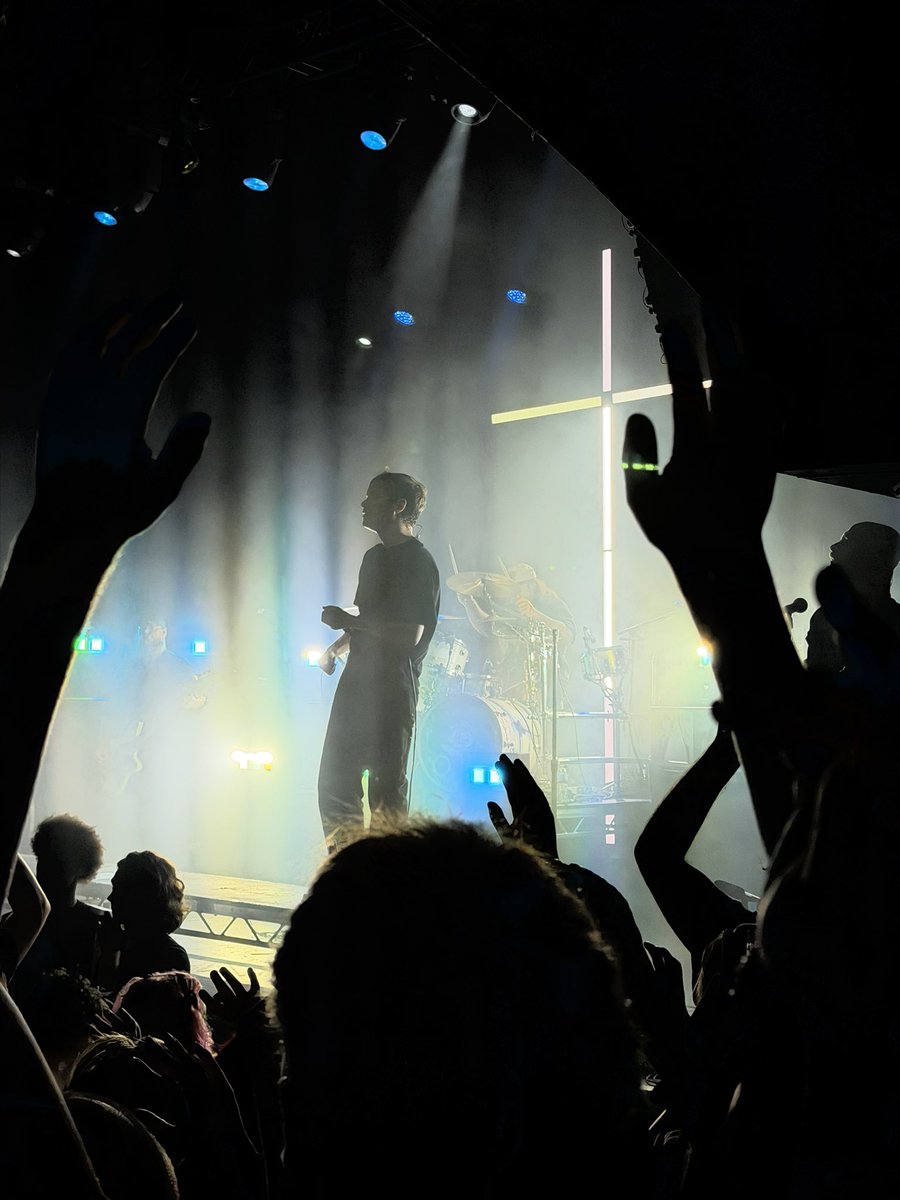 LessThanTriple3's tweet photo. Question...

What's the best gig you've ever been to?

We're always looking for new people to talk music with over at HALFEVIL <333 if anyone's after a friendly 21+ alt community.

Tell me yours. 👇

https://t.co/5ZngLyto9N https://t.co/B8THdwCod7