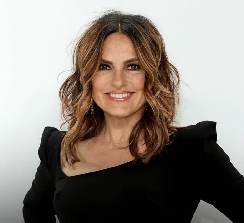 PopTingz's tweet photo. Mariska Hargitay will host the 2026 Emmys. https://t.co/U6Am9vQhY2