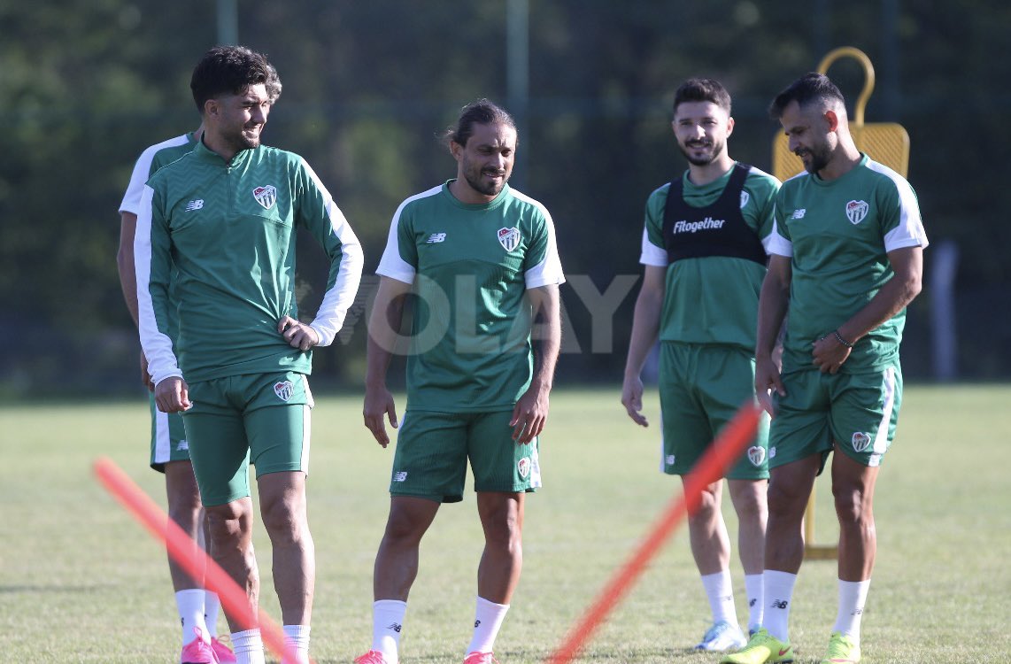 olayfinal1's tweet photo. 🐊 Bolu kampına devam eden Bursaspor’un akşam antrenmanından fotoğraflar.

📸 @emrekurtbay_ https://t.co/t8IrlPFYeo