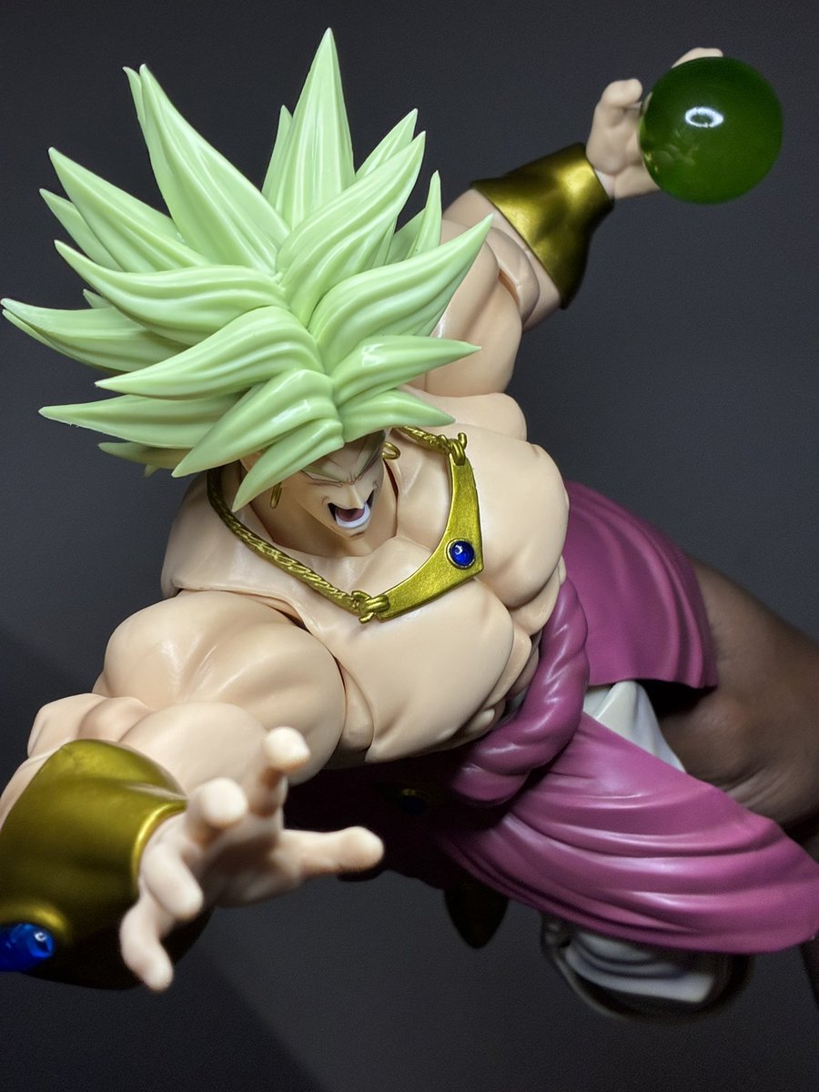 KingOmar11_'s tweet photo. ZT Toys Broly is a beast🔥 https://t.co/CUb8oKgEQC
