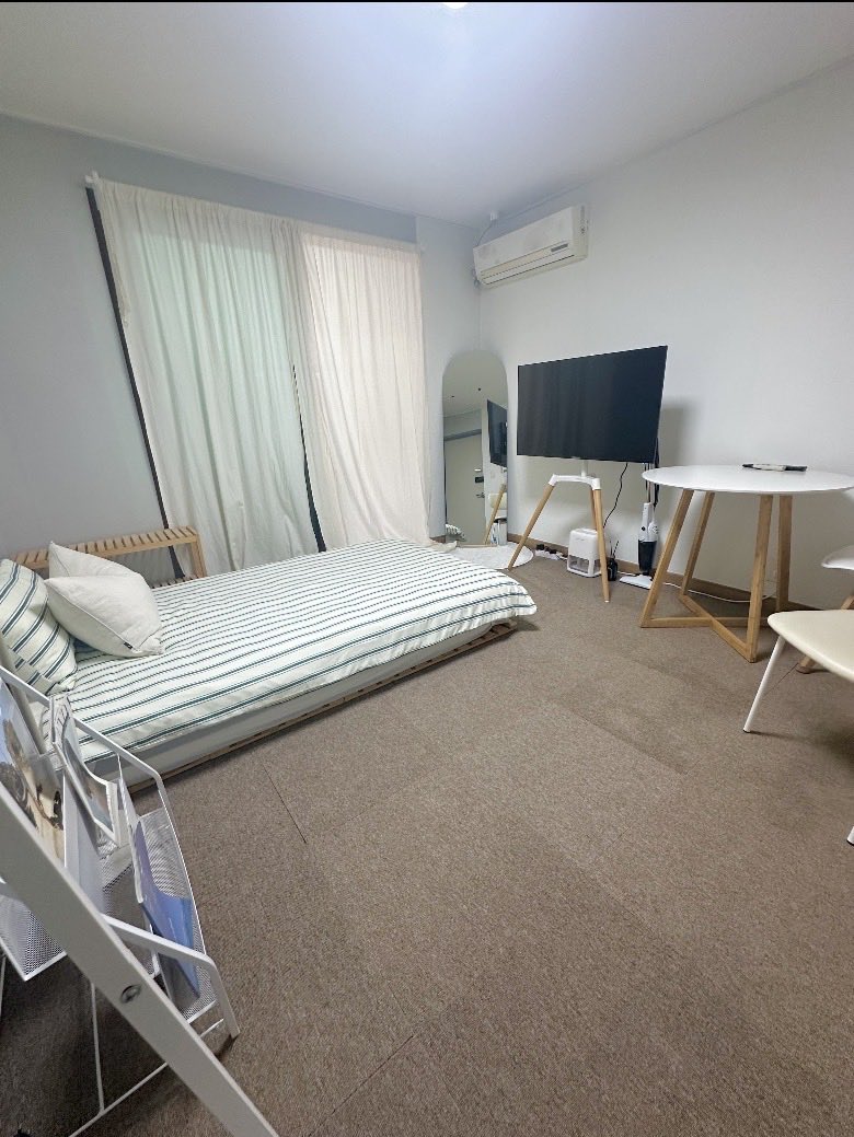 phonnapas5's tweet photo. Studio room คิ้วทึๆ
🚊 Hongdae station. เดิน 8 นาที
🚊 Sinchon station.เดิน  10 นาที
✅1 เตียง
✅1 ห้องน้ำ , 1 ครัว ในตัว
#รีวิวเกาหลี #ที่พักเกาหลี #ที่พักชินชน #รีวิวชินชน #ที่พักฮงแด #รีวิวฮงแด #รีวิวที่พักเกาหลี https://t.co/ITHpjwE9CZ