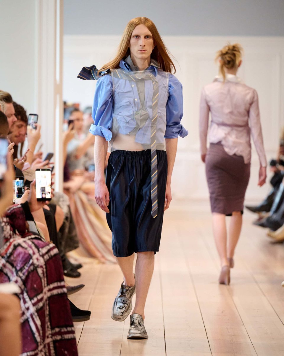 MaleFashTrends's tweet photo. El choque entre la herencia cultural y la vanguardia técnica en la colección más introspectiva de Kolya Bogatyrev #PV27 #SS27 #BFW https://t.co/JXMBOtprZj https://t.co/6u4mv9MscK