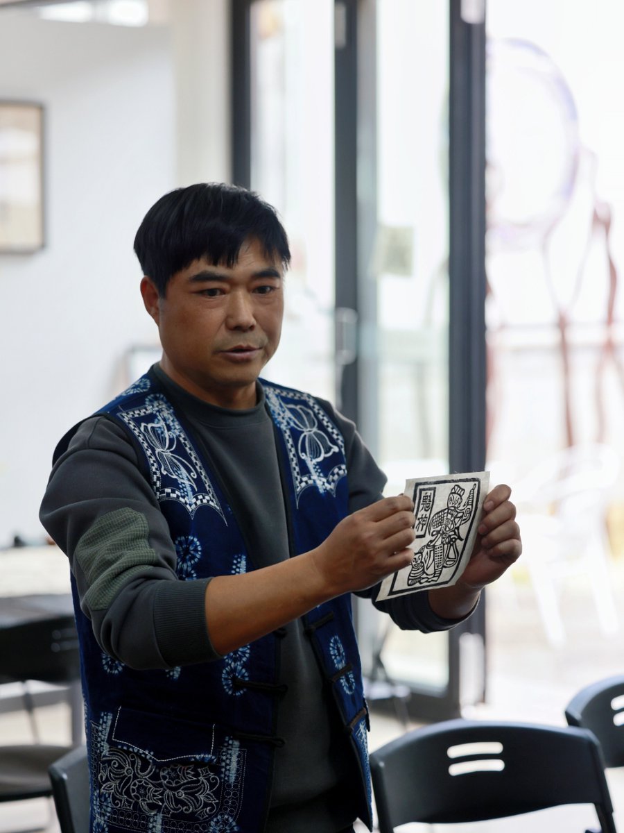 PrivilegBs's tweet photo. Explore the tactile joy of hand-pressed printmaking at our community workshop today – no experience needed, just your creativity! https://t.co/bLnxoqYoEj