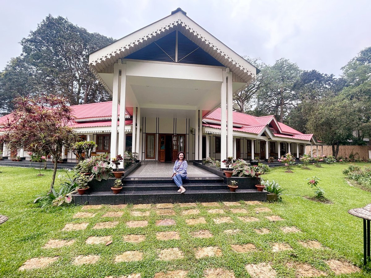 bobbeeta_sharma's tweet photo. The old @assamforest Department bunglows of @mygovassam have been beautifully renovated after being leased out to private partners &amp;  renamed - Kaziranga Heritage. It was a delight to spend a night at Banashree grounds. In summer the greenery is lush &amp; fresh 💚💙🩵 https://t.co/IFdIgfAUDr
