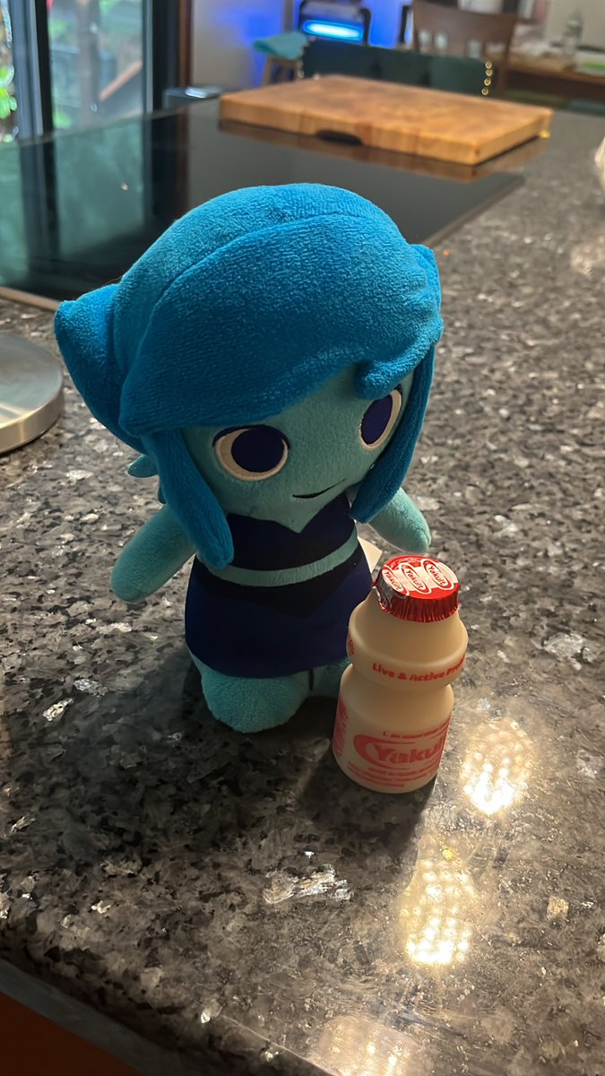 butchcrypt's tweet photo. shes actually so fucking useless bro she didnt even help me open the yakult??? shes just standing there like a bum???? https://t.co/k73Uz1BrrN