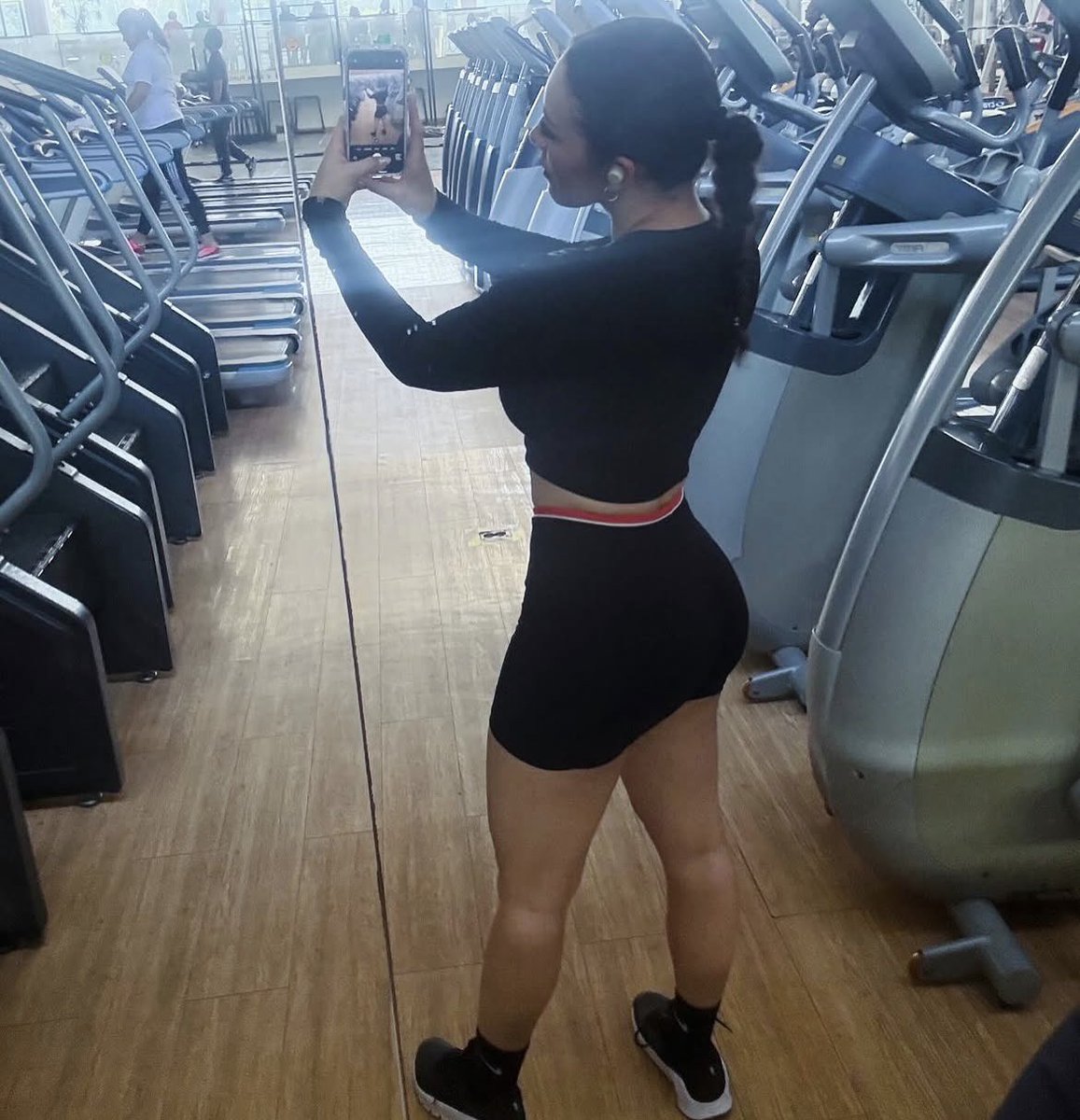 iris_monte_real's tweet photo. Terminamos por hoy! 
Recuerda papi que tengo a la venta mis tanguitas después del gym de esta semana.
$300 pesitos cada una bebé 🔥🔥
$500 si te gustaría que te mande como mojo esa tanguita para ti antes de mandártela 🥵🥵😈😈
Excelente día papi! 
#tangadeldía #martesdetentación https://t.co/aSlHiLDvX2